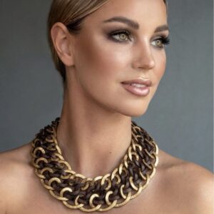 Collar trenzado en cuero en color marron con oro